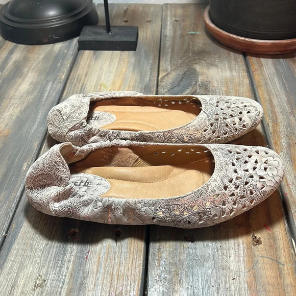 Earth Womens Breeze Off-White Gladiator Sandal. Size 9 B - Picture 1 of 4